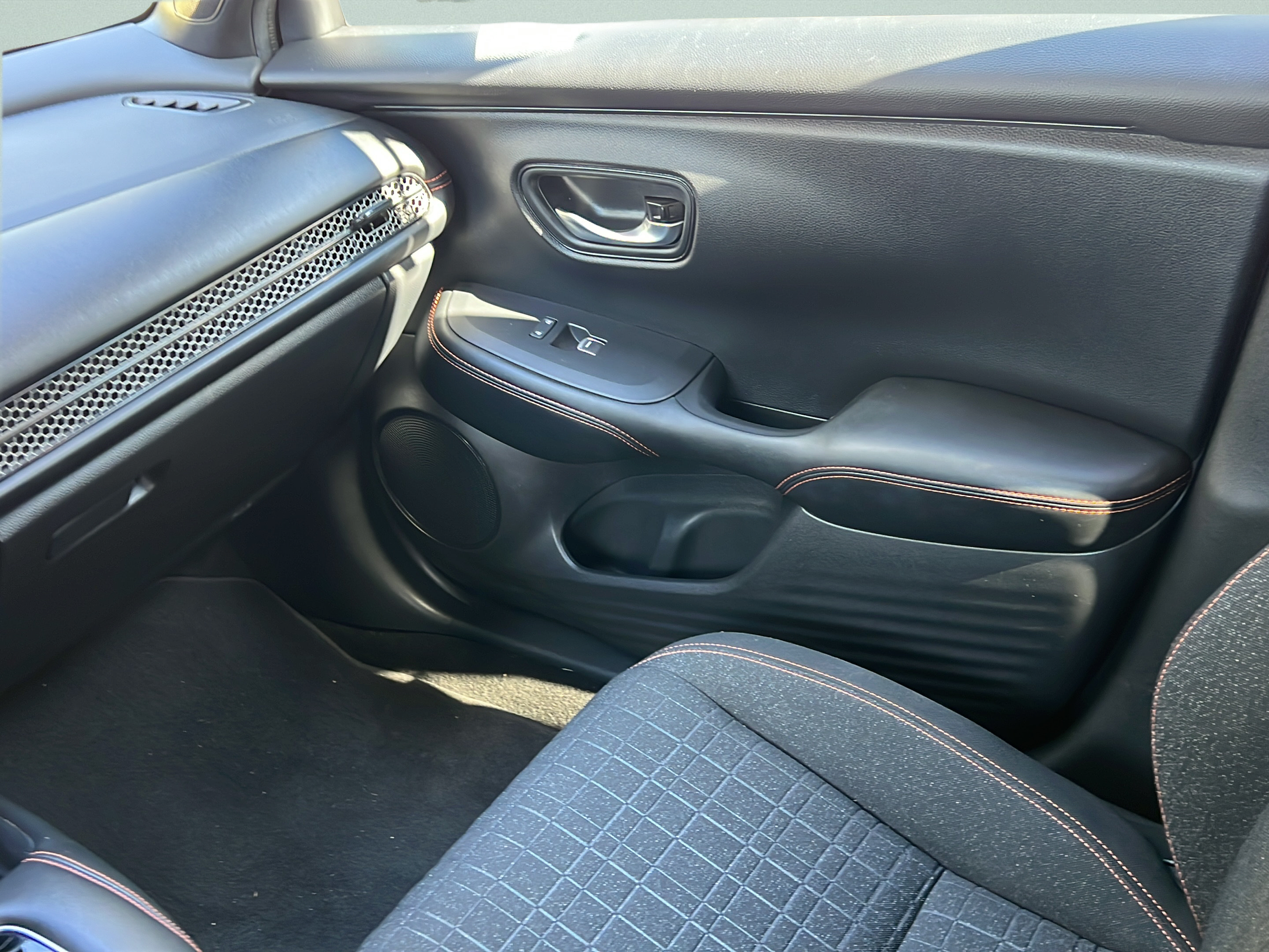 Used 2024 Honda HR-V Sport image 16