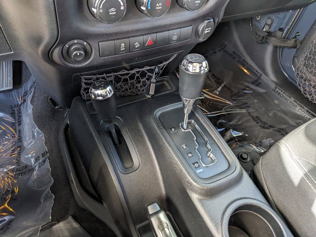 Used 2016 Jeep Wrangler Unlimited Rubicon w/ Connectivity Group AWD/4WD image 22