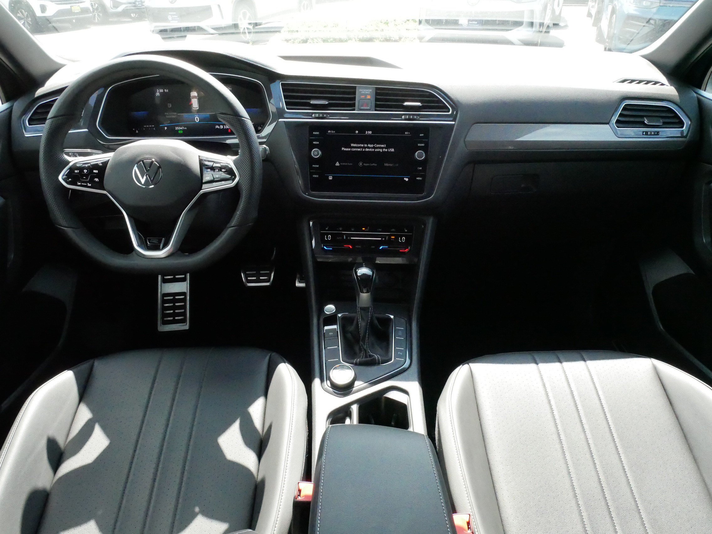 Certified 2023 Volkswagen Tiguan SE R-Line AWD/4WD image 10