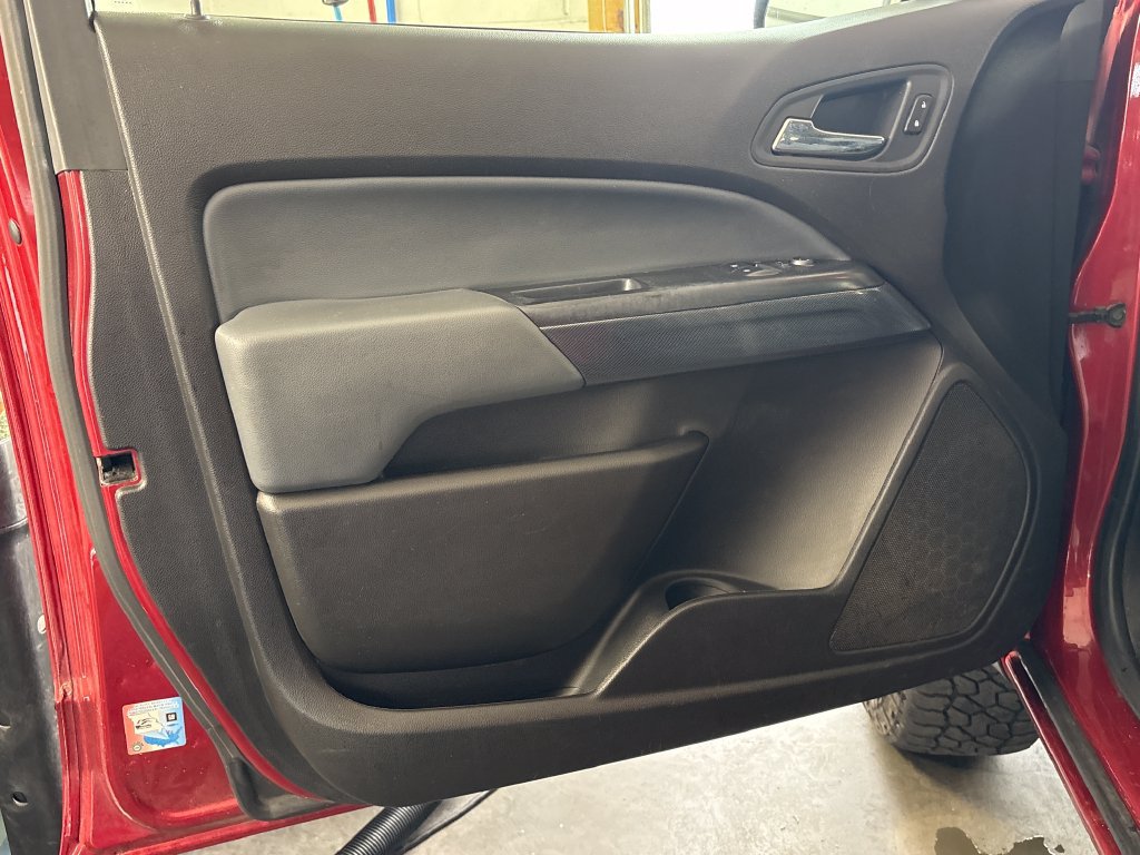 Used 2015 Chevrolet Colorado Z71 AWD/4WD image 13