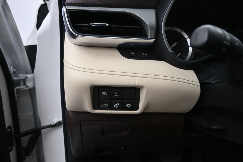 Used 2022 Toyota Highlander Platinum FWD image 12