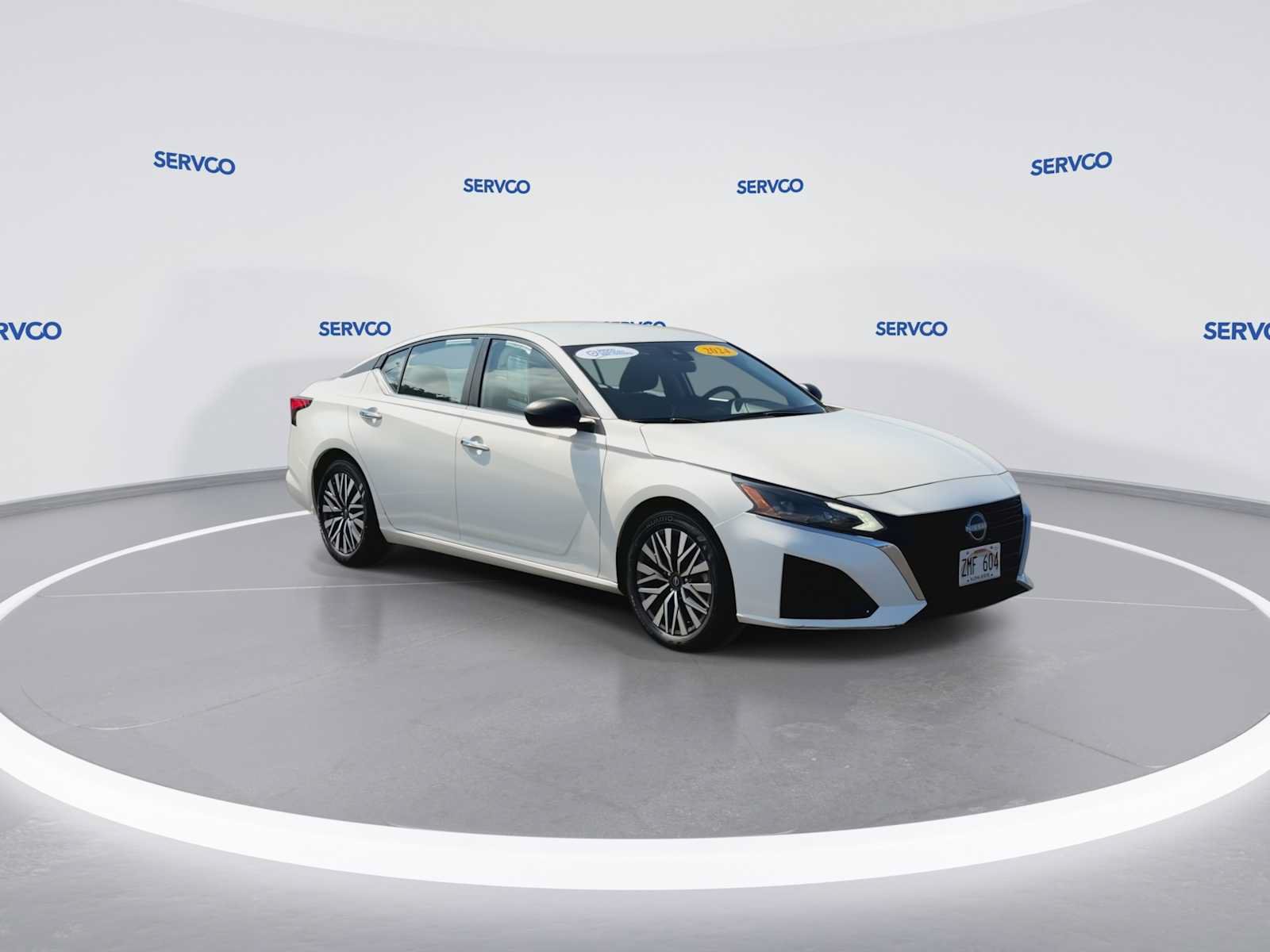Used 2024 Nissan Altima 2.5 SV FWD image 2
