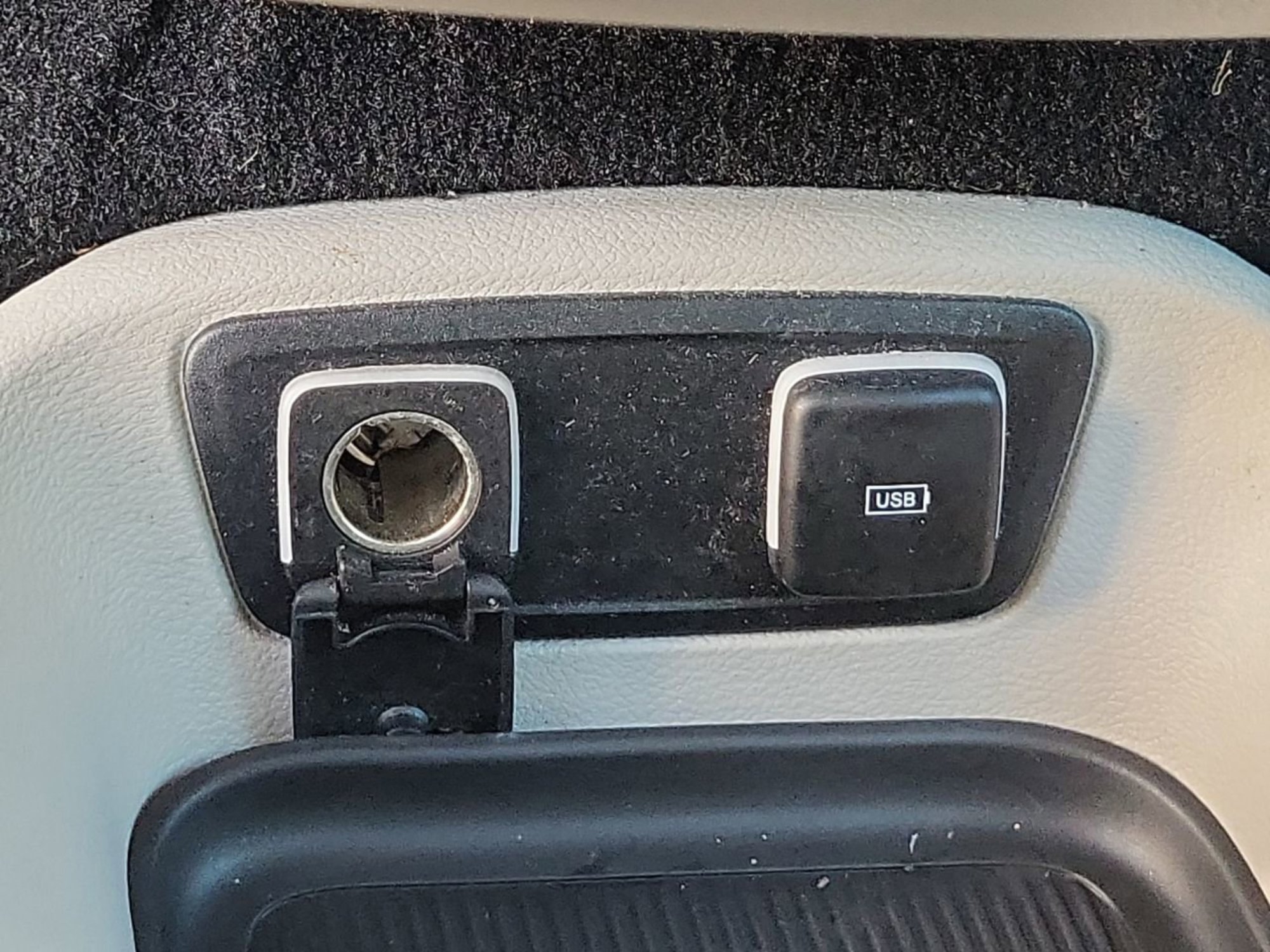 Used 2020 Chrysler Voyager Lxi image 23