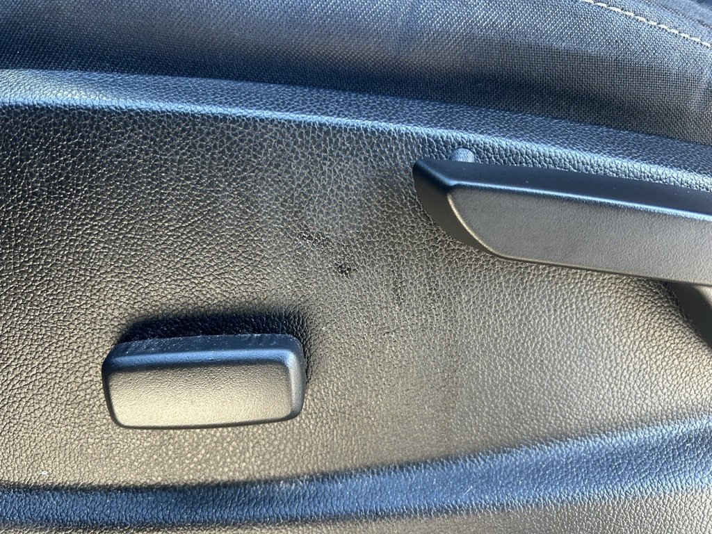 Used 2016 Chevrolet Colorado LT w/ LT Convenience Package image 12