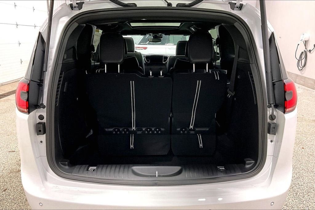New 2026 Chrysler Pacifica Limited w/ S Appearance Package image 15