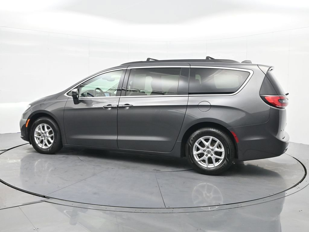 Used 2022 Chrysler Pacifica Touring-L image 10