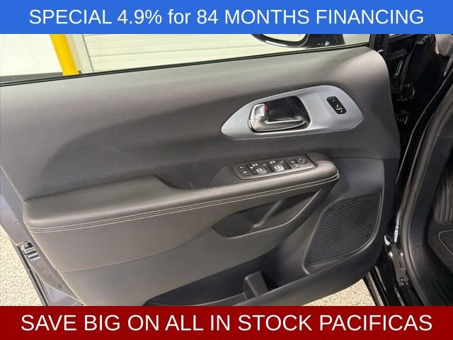New 2026 Chrysler Pacifica Limited w/ S Appearance Package image 4