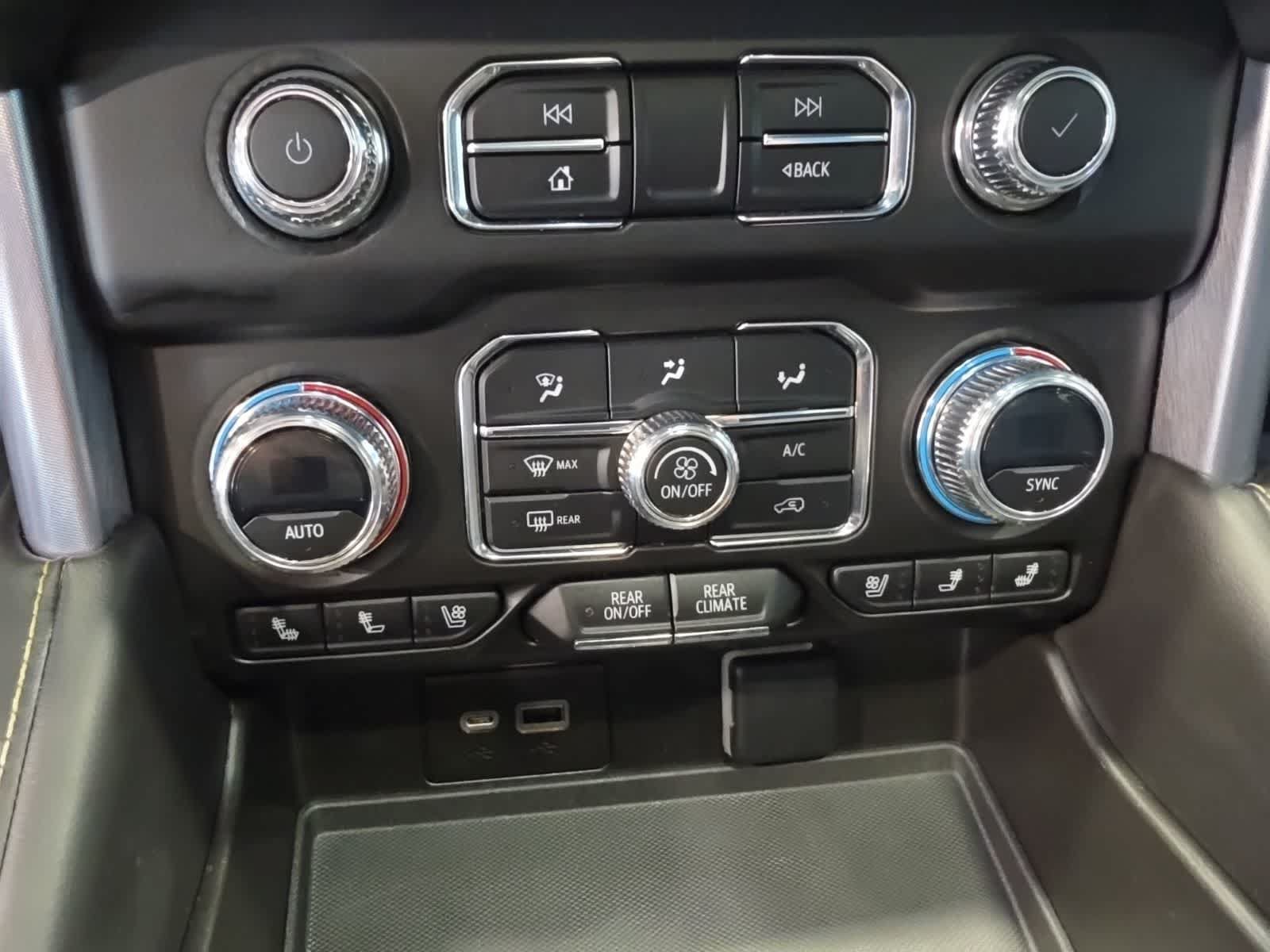 Used 2023 GMC Yukon XL SLT AWD/4WD image 25