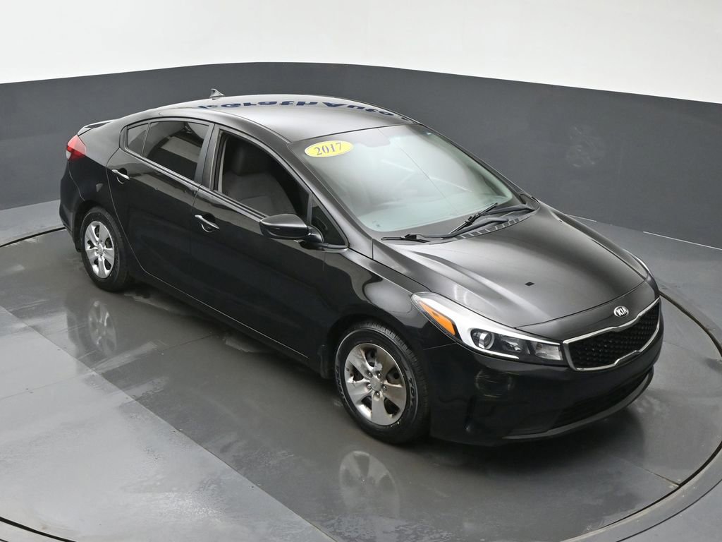 Used 2017 Kia Forte LX image 3