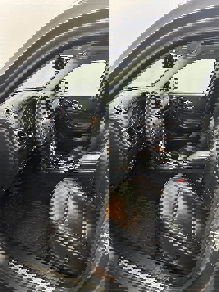 Used 2017 INFINITI QX30 Premium w/ Navigation Package image 10