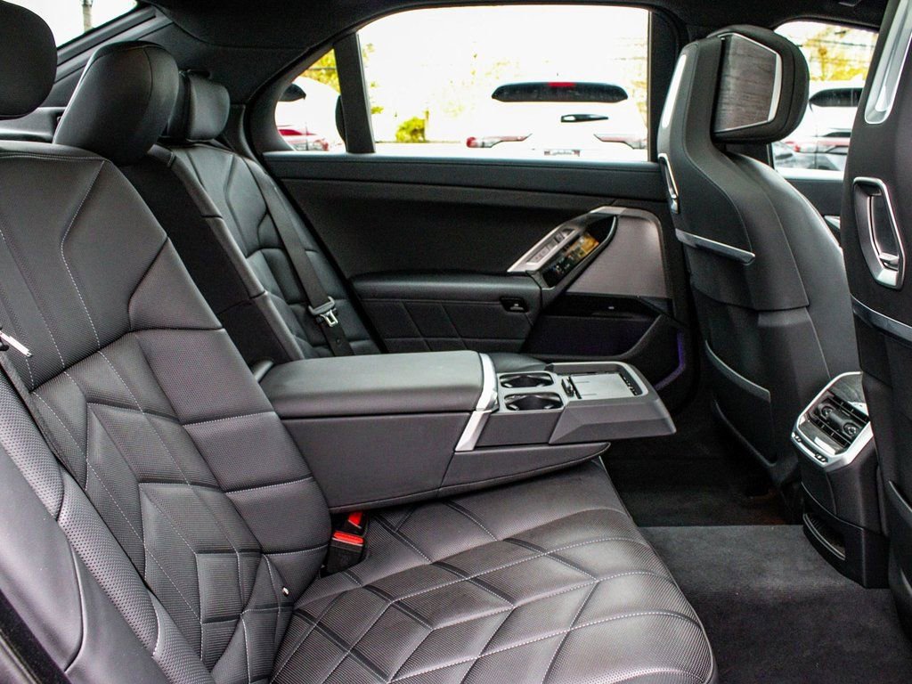 Used 2025 BMW 740i xDrive image 41