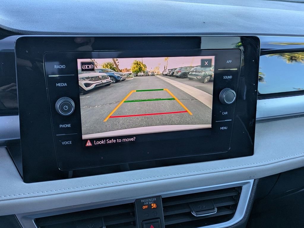 Certified 2025 Volkswagen Taos SE FWD image 13