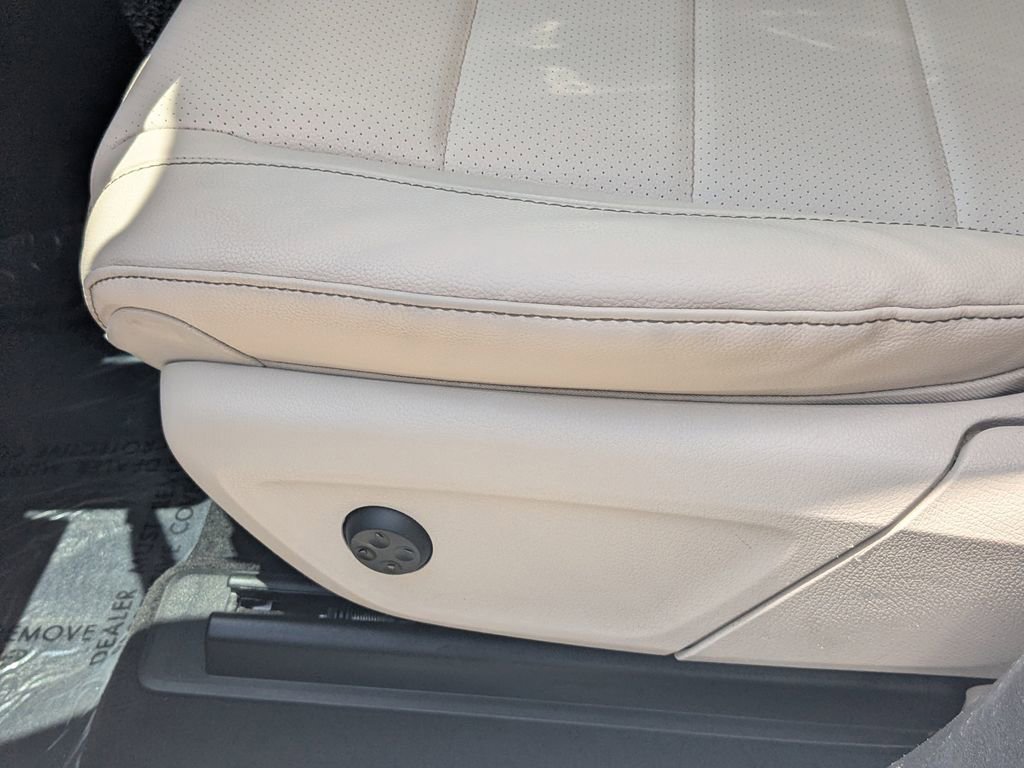 Certified 2022 Mercedes-Benz GLE 350 w/ Premium Package image 7