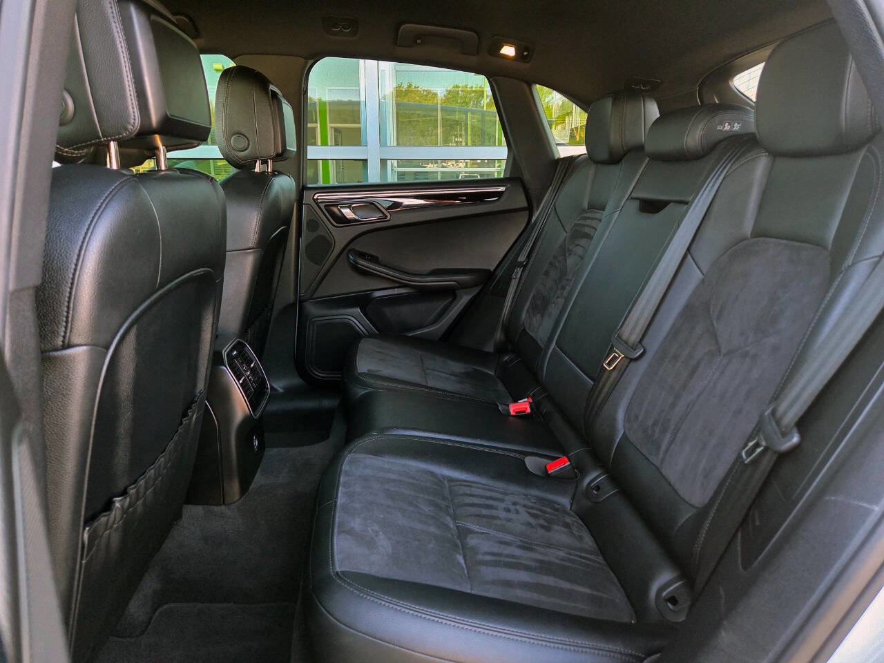 Used 2017 Porsche Macan Base AWD 4dr SUV image 17