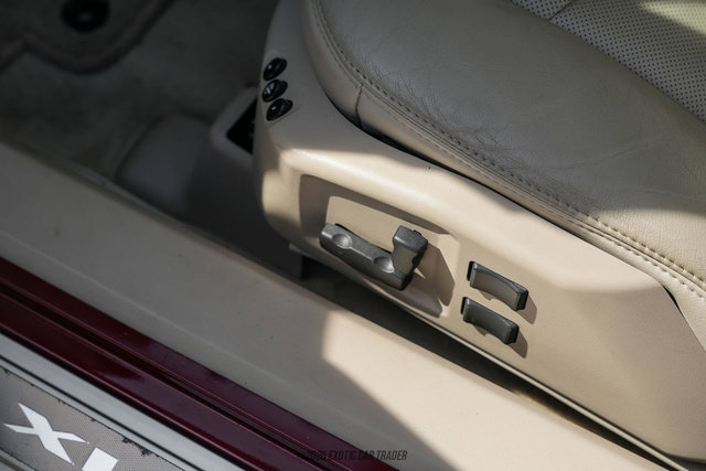 Used 2006 Cadillac XLR RWD image 30
