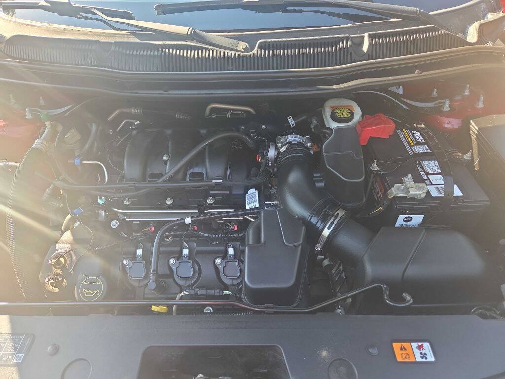 Used 2018 Ford Explorer XLT w/ Equipment Group 202A FWD image 10