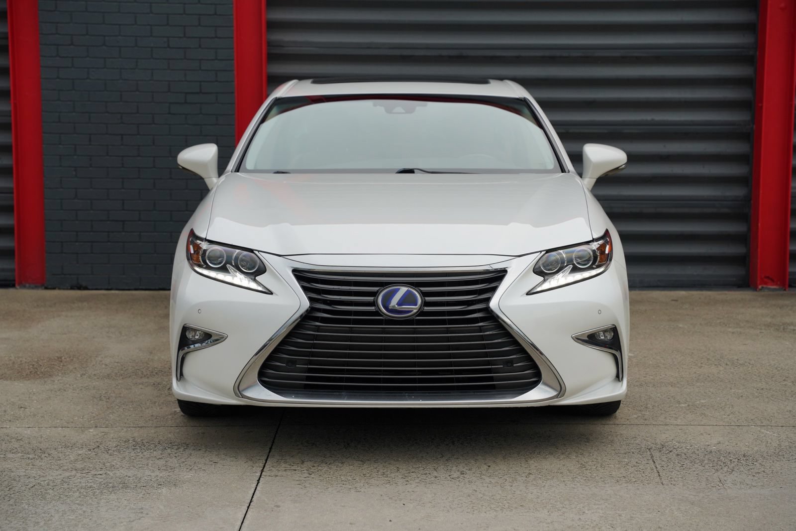 Used 2016 Lexus ES 300h w/ Ultra Luxury Package FWD image 11