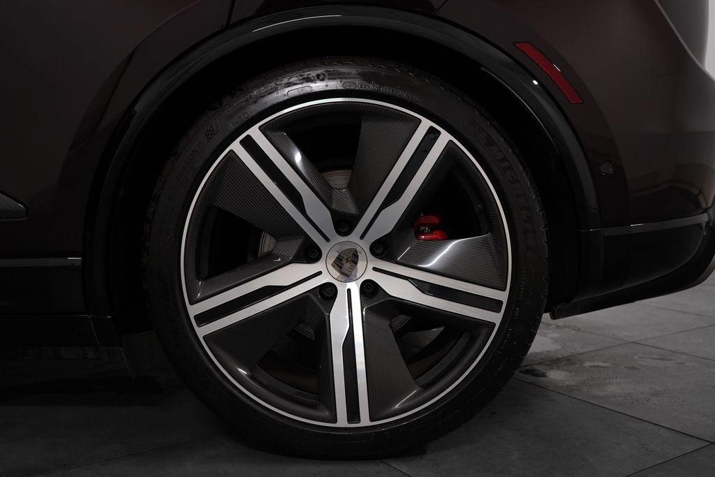 Used 2024 Porsche Macan Turbo Electric AWD/4WD image 32