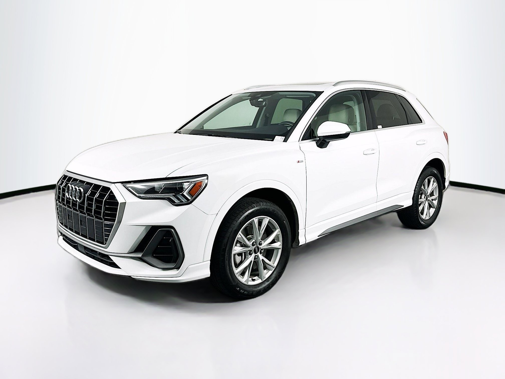 Used 2025 Audi Q3 2.0T Premium AWD/4WD image 3