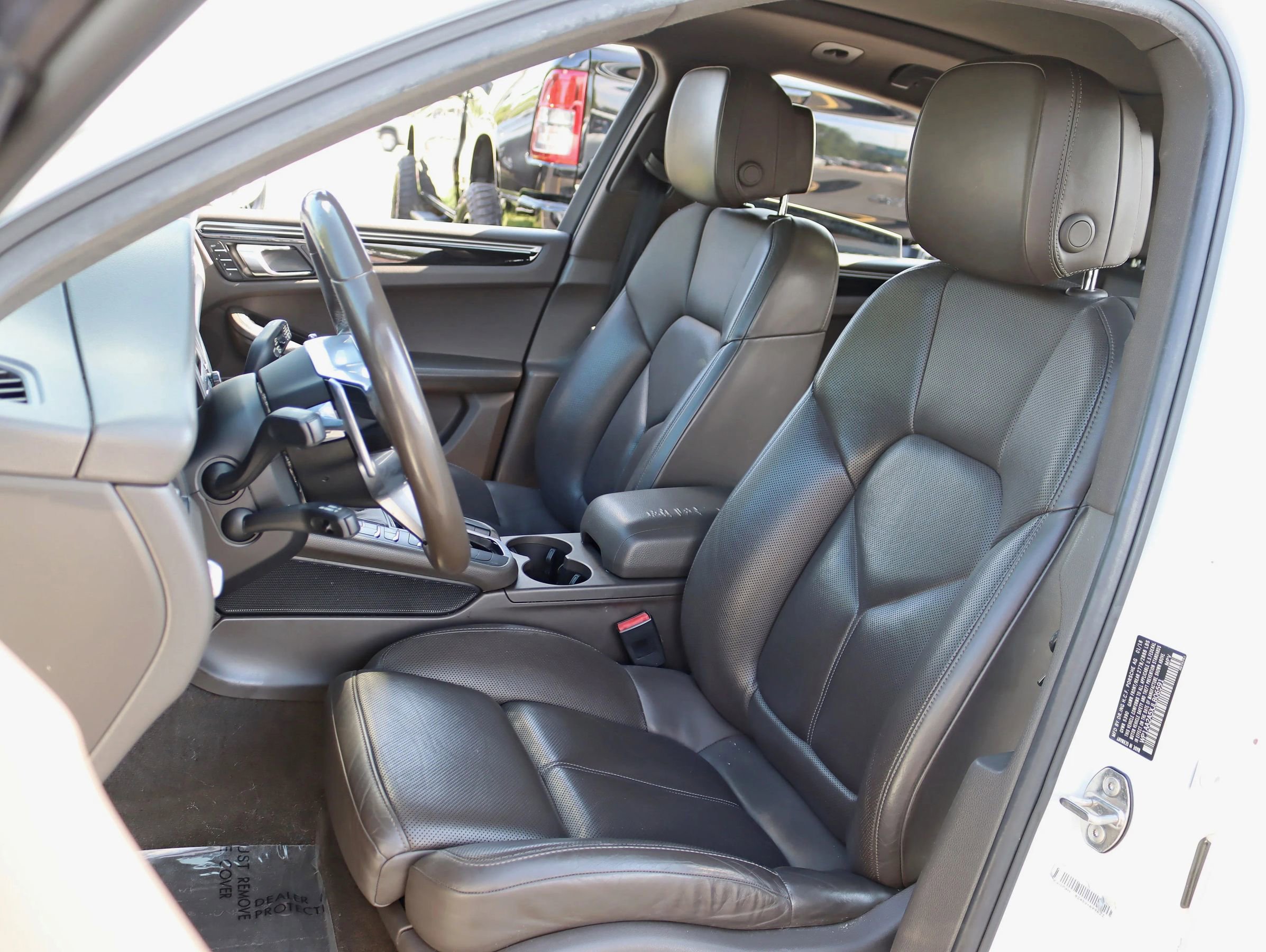 Used 2018 Porsche Macan Sport Edition image 25