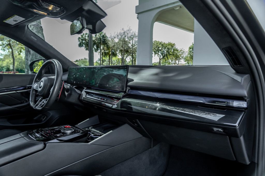 Used 2025 BMW M5 Touring image 28