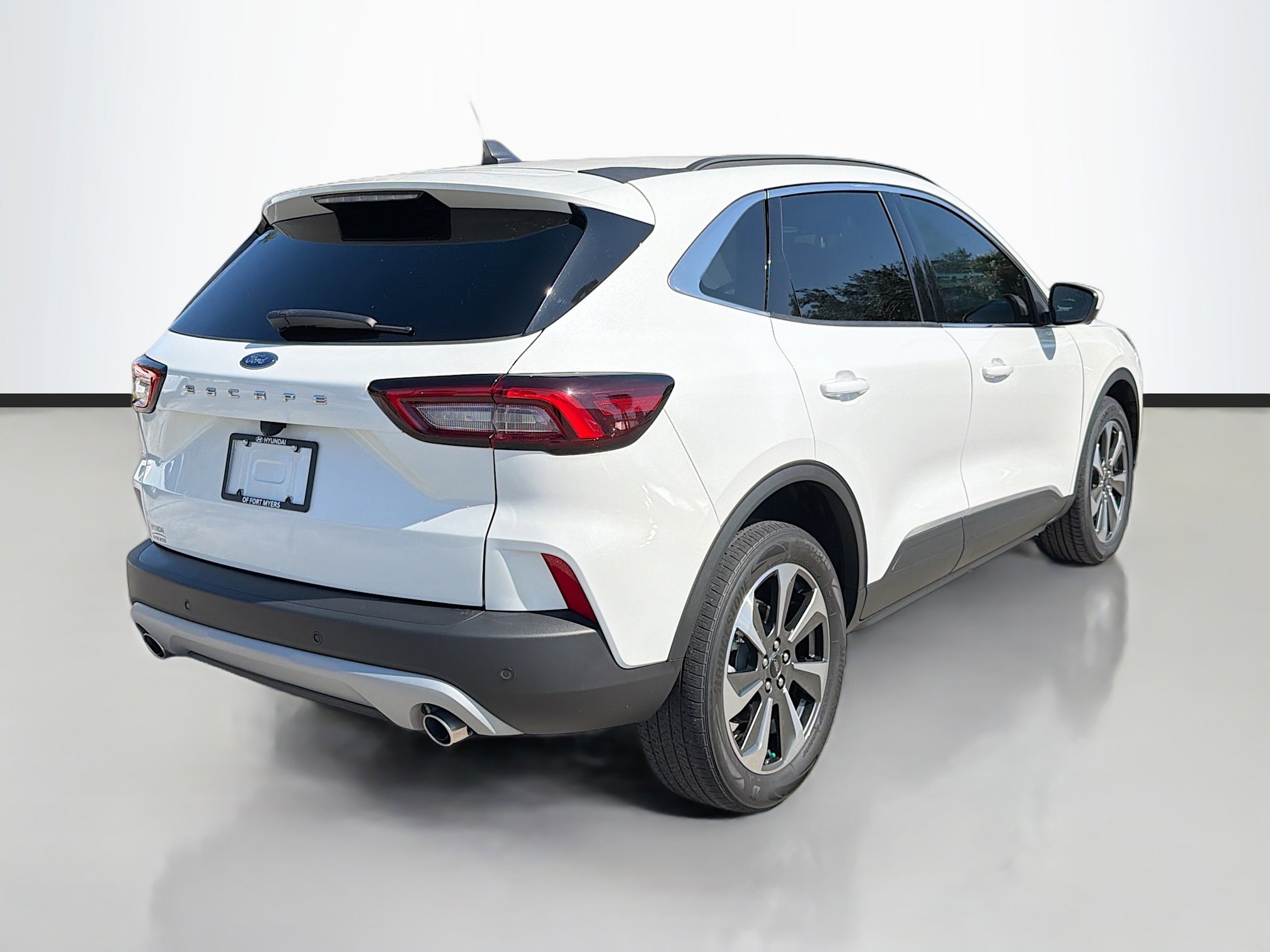 Used 2023 Ford Escape Platinum image 3