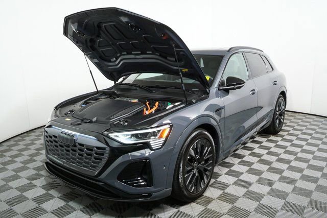 Certified 2024 Audi Q8 e-tron Prestige image 35