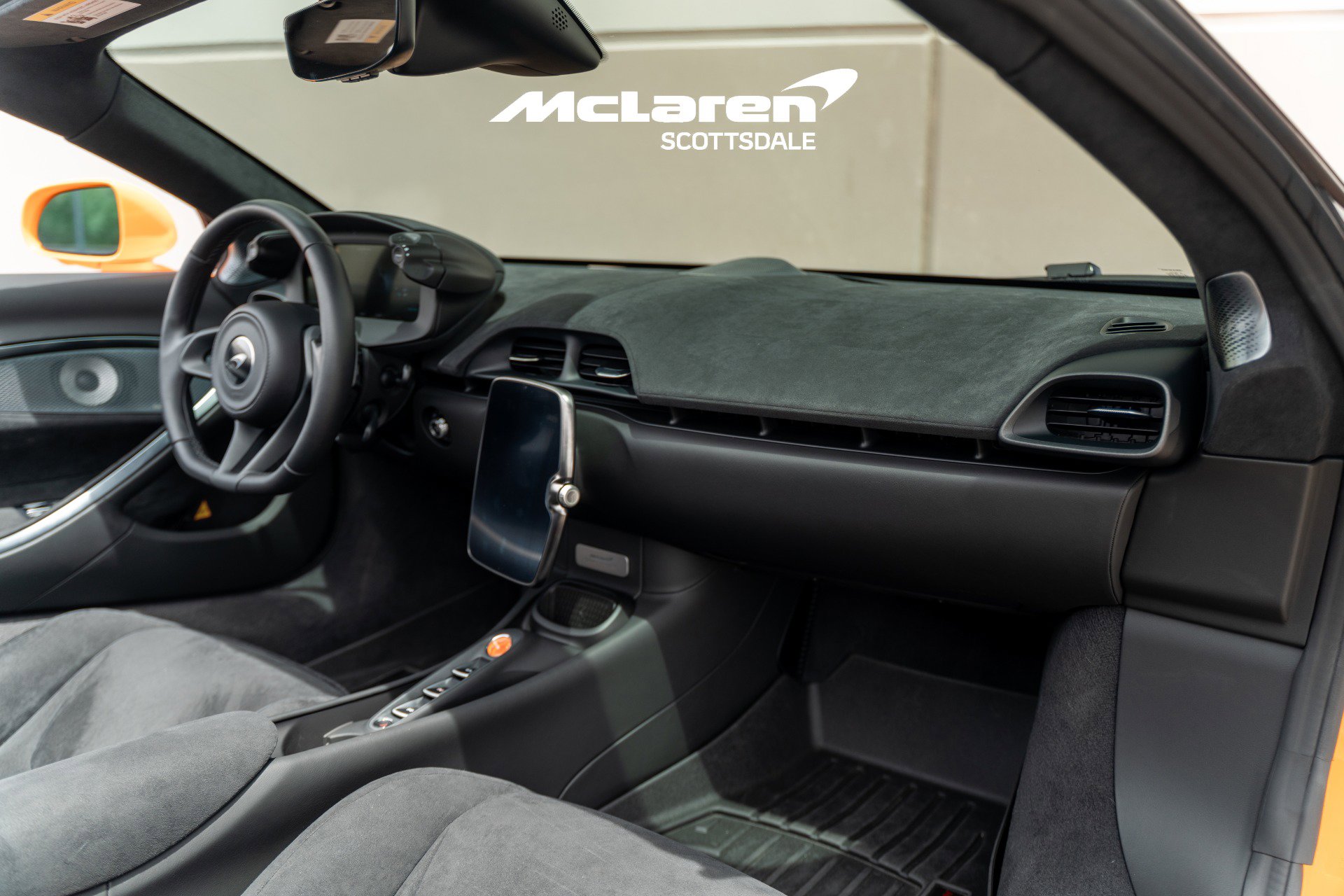 Used 2026 McLaren Artura Spider RWD image 17