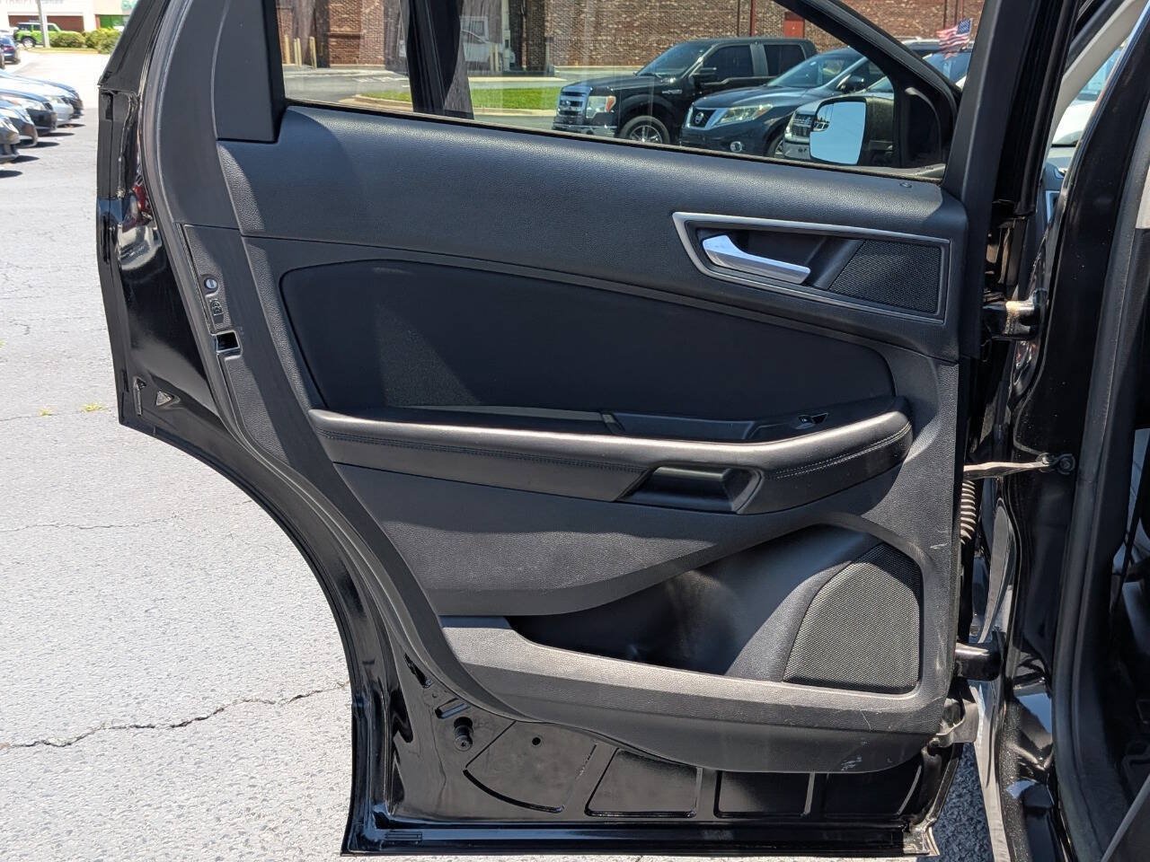 Used 2015 Ford Edge SE w/ Cargo Accessory Package FWD image 14