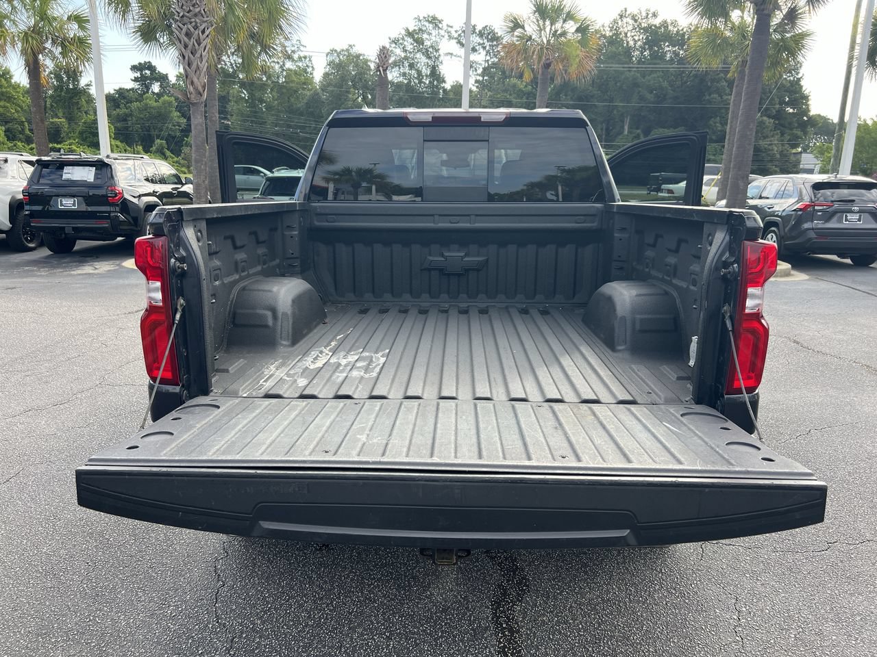 Used 2024 Chevrolet Silverado 1500 LT Trail Boss w/ LT Trail Boss Premium Package AWD/4WD image 33