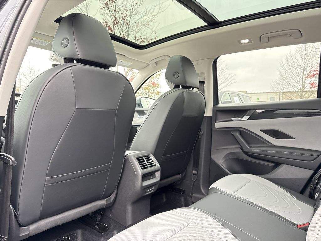 New 2026 Volkswagen Tiguan SE image 13