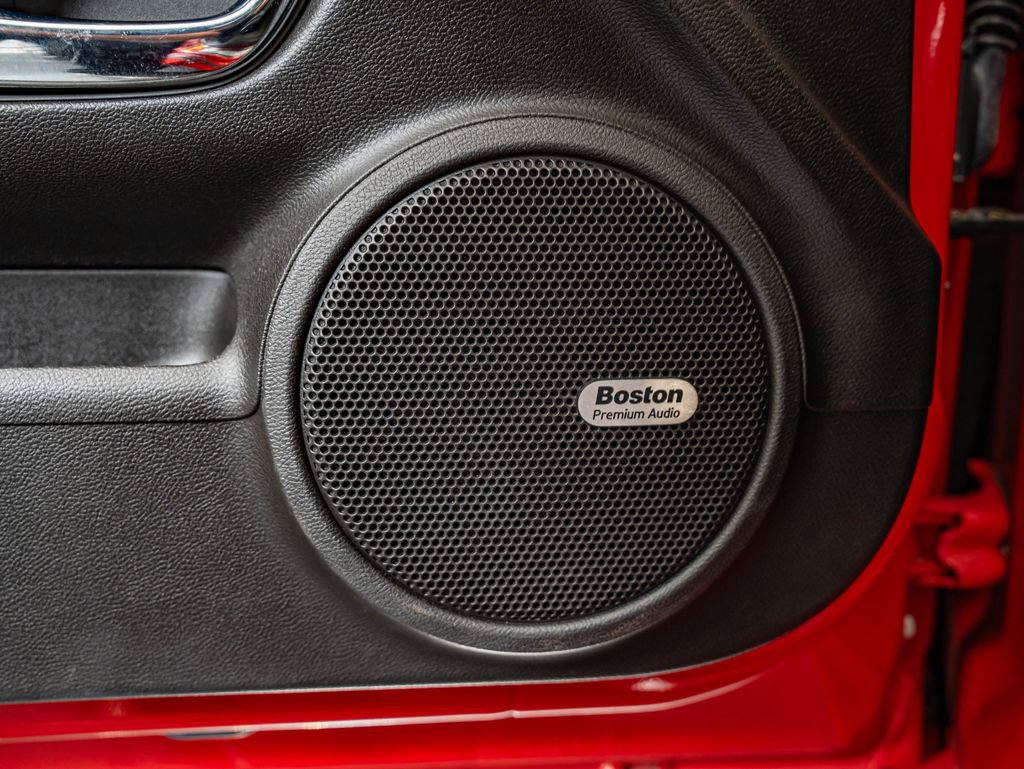 Used 2010 Chevrolet Camaro SS RWD image 19
