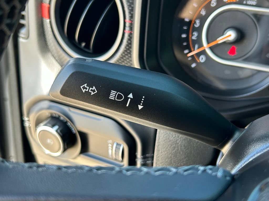 Used 2025 Jeep Wrangler Unlimited Rubicon AWD/4WD image 23