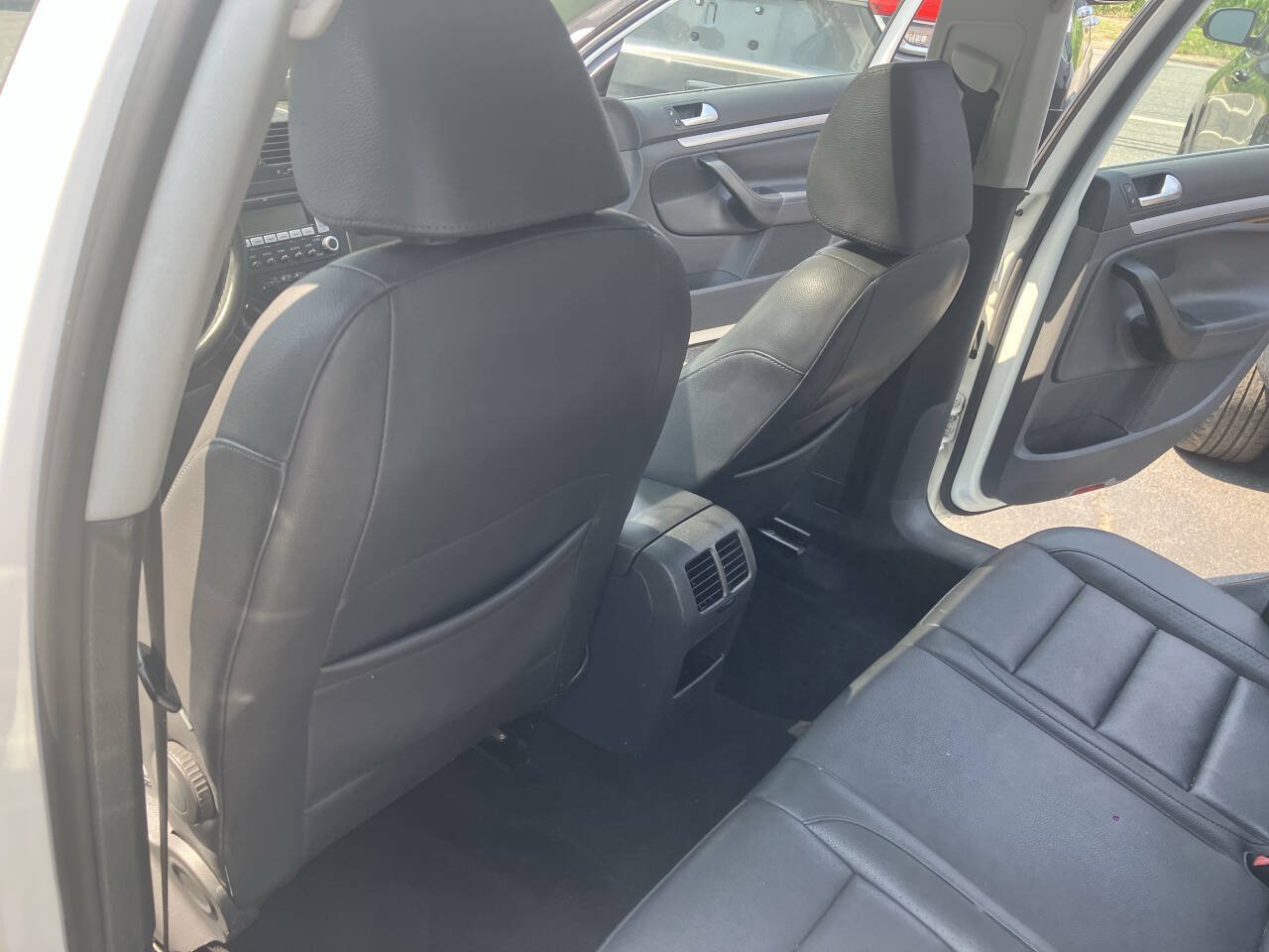 Used 2009 Volkswagen Jetta SEL FWD image 27