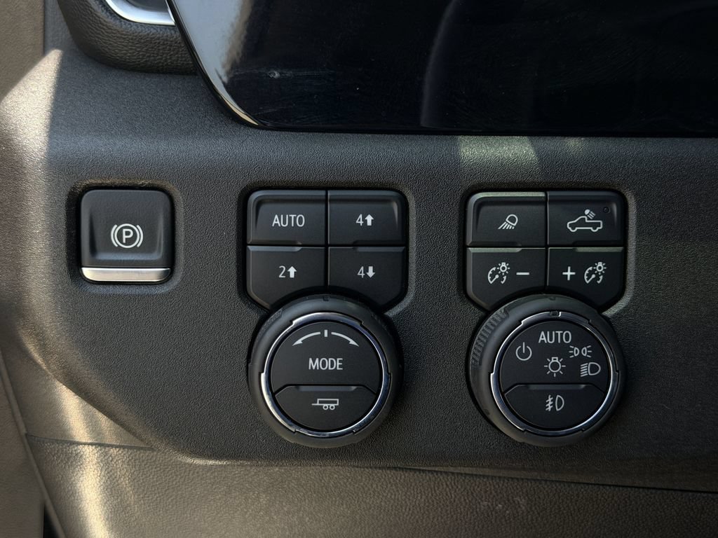 Used 2024 Chevrolet Silverado 2500 LTZ w/ LTZ Convenience Package AWD/4WD image 25