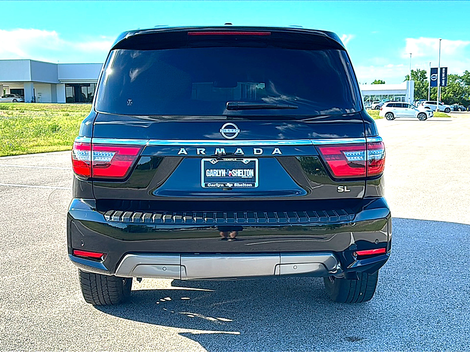 Used 2023 Nissan Armada SL w/ Captain's Chairs Package image 7