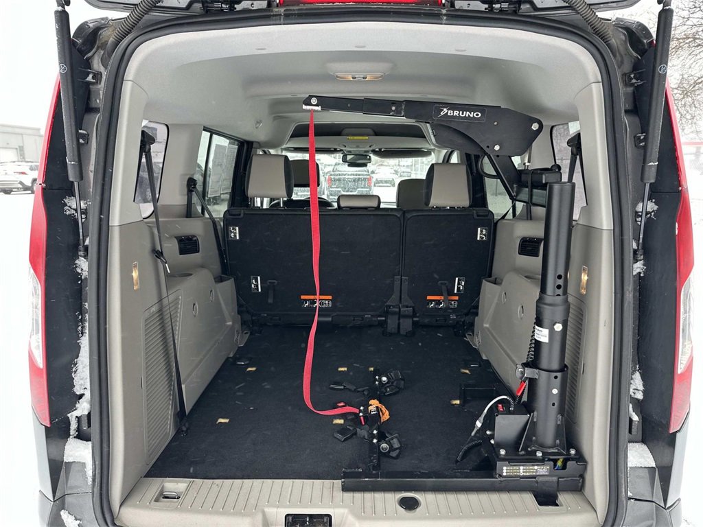 Used 2019 Ford Transit Connect Titanium w/ Trailer Tow Package image 10