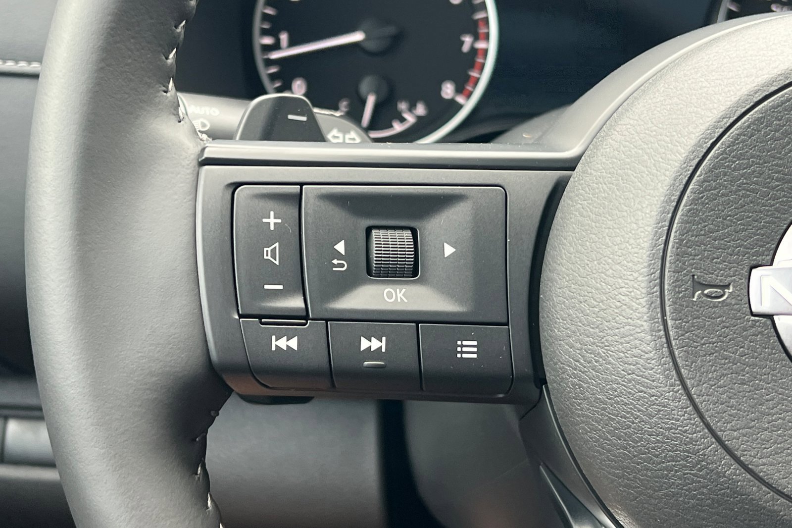 New 2025 Nissan Pathfinder SV w/ SV Premium Package image 28