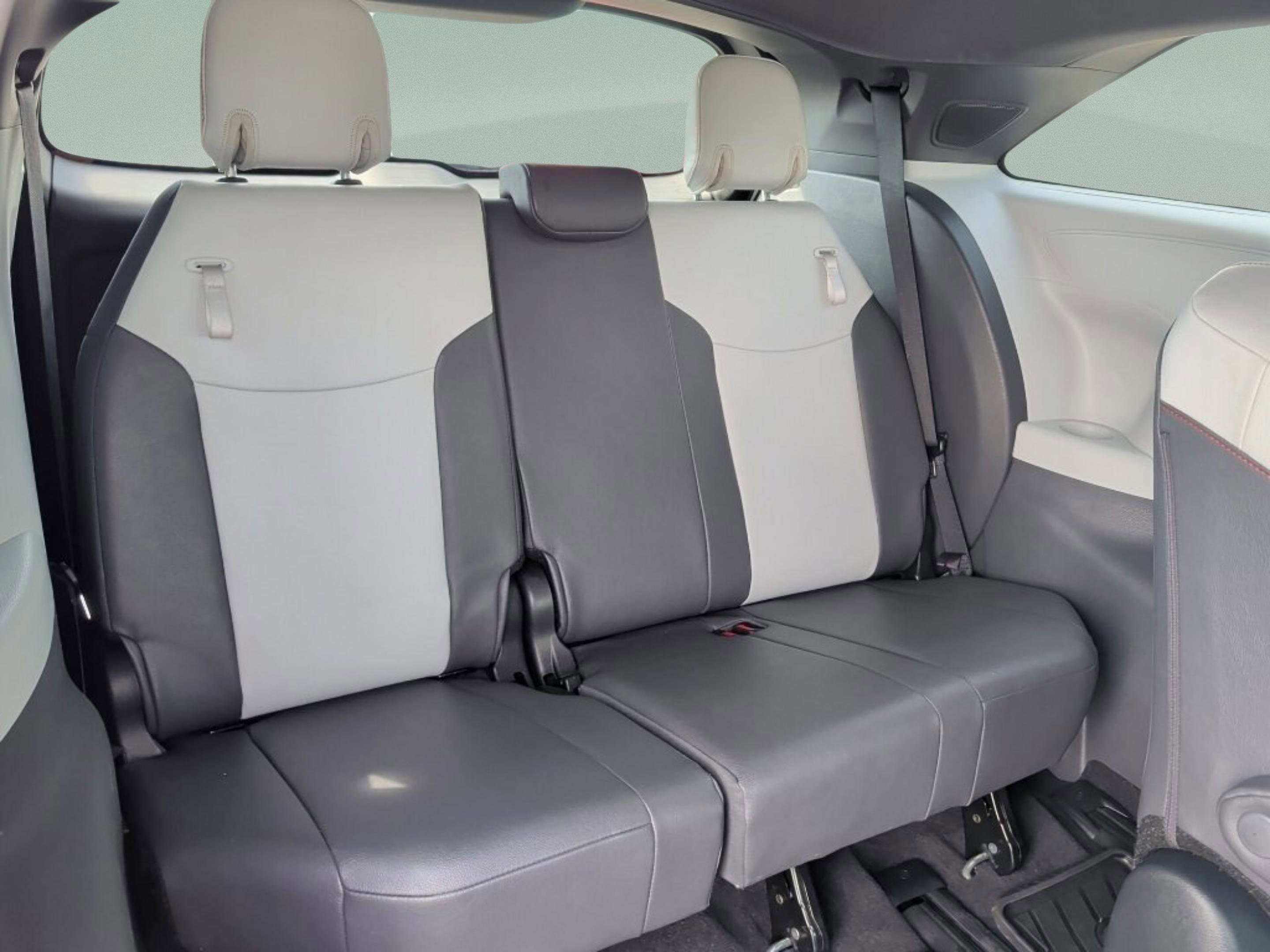 Used 2023 Toyota Sienna XSE w/ XSE Plus Package image 38