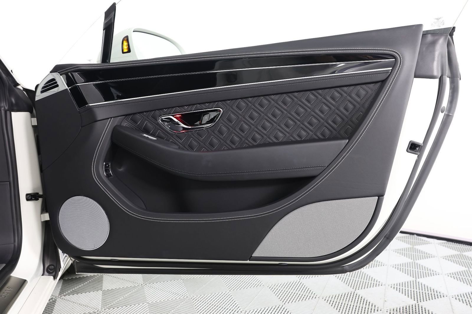 Used 2020 Bentley Continental GT image 31