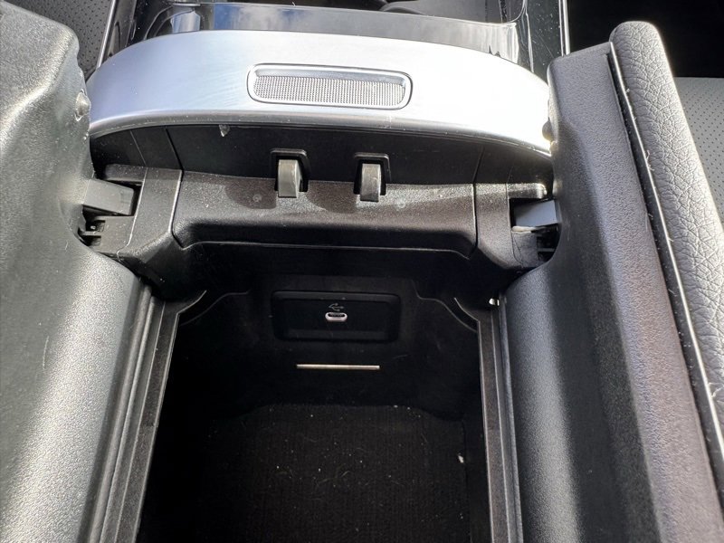 Used 2025 Mercedes-Benz GLC 350e 4MATIC image 35