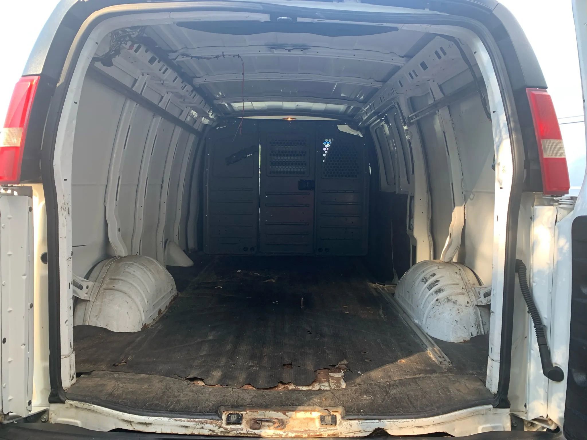 Used 2012 Chevrolet Express 2500 image 11
