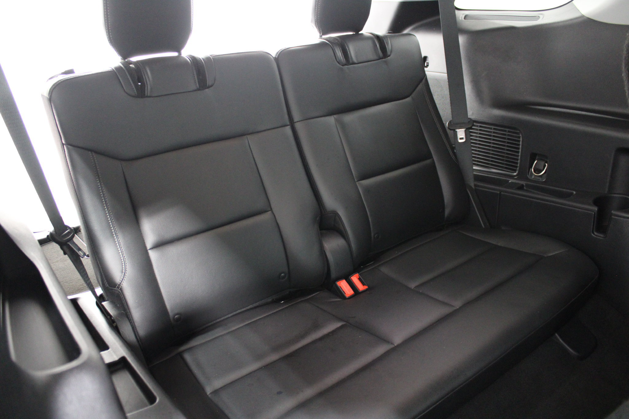 Used 2021 Ford Explorer Limited w/ Equipment Group 301A AWD/4WD image 26