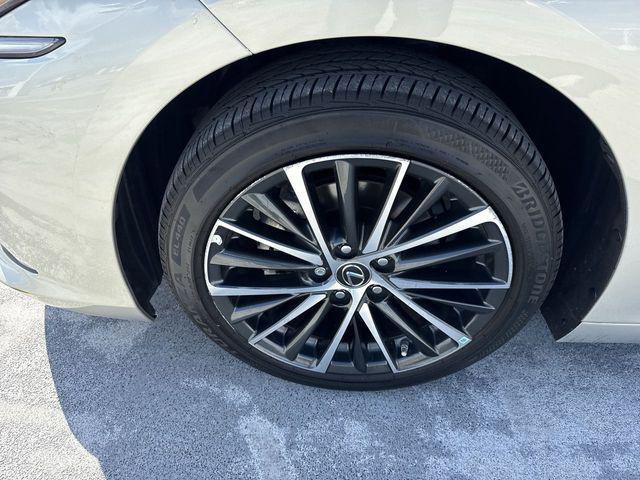 Certified 2024 Lexus ES 350 w/ Premium Package FWD image 10