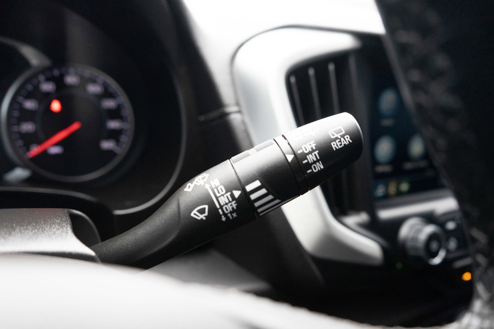 Used 2024 GMC Terrain SLT image 27