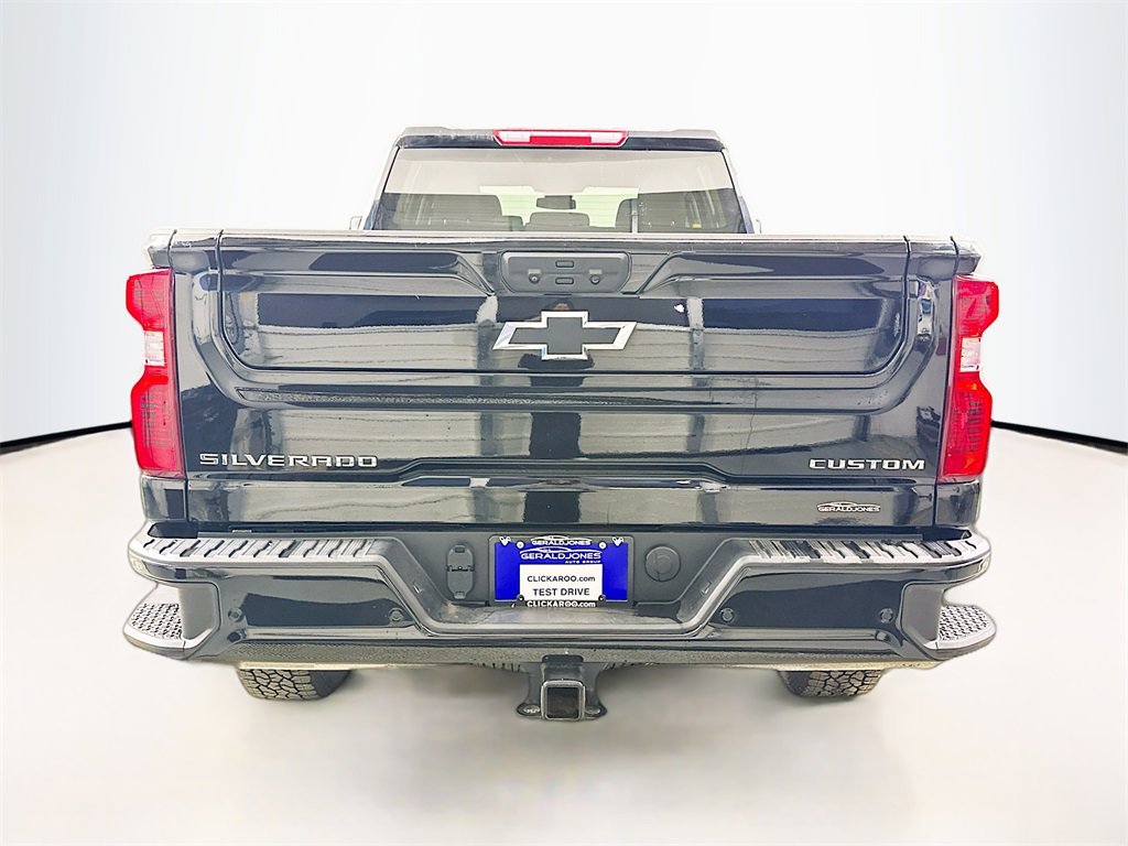 Used 2025 Chevrolet Silverado 2500 Custom w/ Custom Value Package image 15