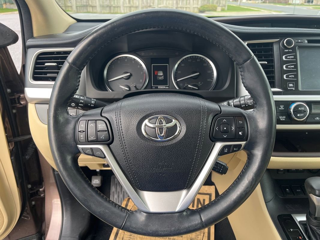 Used 2018 Toyota Highlander Limited Platinum AWD/4WD image 15