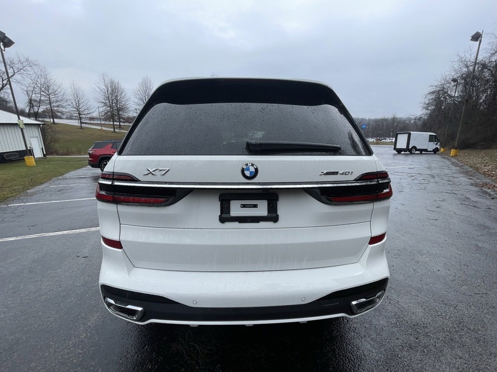 Used 2025 BMW X7 xDrive40i w/ M Sport Package image 5
