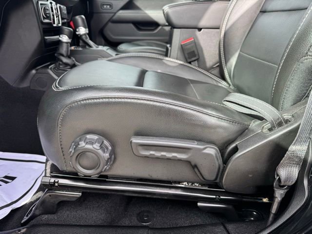 Certified 2022 Jeep Wrangler Unlimited Sahara w/ Cold Weather Group image 15