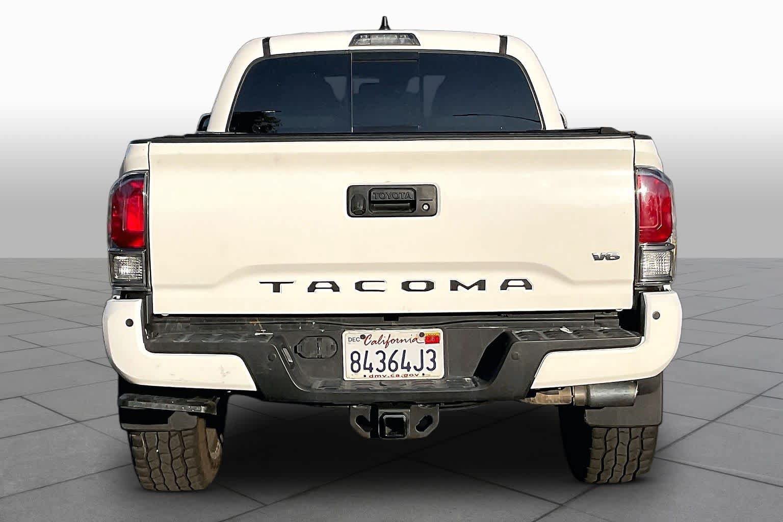 Used 2022 Toyota Tacoma TRD Sport w/ Technology Package RWD image 4